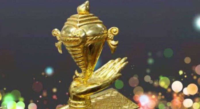 ഇഞ്ചോടിഞ്ച് പോരാട്ടത്തിനൊടുവില് സ്വര്ണക്കപ്പ് തൃശൂരിലേക്ക് ഇഞ്ചോടിഞ്ച് പോരാട്ടത്തിനൊടുവില് സ്വര്ണക്കപ്പ് തൃശൂരിലേക്ക്
