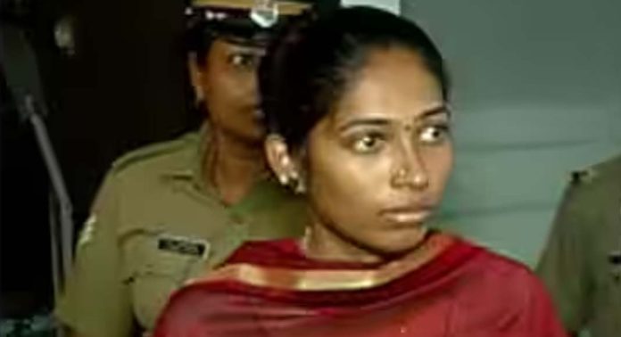 ഒന്നരവയസുള്ള കുഞ്ഞിനെ കടൽഭിത്തിയിലെറിഞ്ഞു കൊന്ന കേസിലെ പ്രതിയായ അമ്മ ആത്മഹത്യക്ക് ശ്രമിച്ചു ഒന്നരവയസുള്ള കുഞ്ഞിനെ കടൽഭിത്തിയിലെറിഞ്ഞു കൊന്ന കേസിലെ പ്രതിയായ അമ്മ ആത്മഹത്യക്ക് ശ്രമിച്ചു