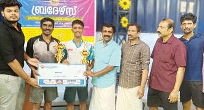 കൈതയ്ക്കൽ ബ്രദേഴ്സ് ഗ്രന്ഥശാല ആൻഡ് സാംസ്കാരിക കേന്ദ്രം സംഘടിപ്പിച്ച ഷട്ടിൽ ടൂർണമെന്റ് സമാപിച്ചു കൈതയ്ക്കൽ ബ്രദേഴ്സ് ഗ്രന്ഥശാല ആൻഡ് സാംസ്കാരിക കേന്ദ്രം സംഘടിപ്പിച്ച ഷട്ടിൽ ടൂർണമെന്റ് സമാപിച്ചു