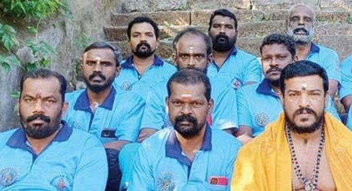 തിരുവാഭരണ ഘോഷയാത്ര ; രാജപ്രതിനിധിയുടെ പല്ലക്ക് വഹിക്കുന്ന സംഘത്തെ കൊട്ടാരം നിർവാഹകസംഘം നിശ്ചയിച്ചു തിരുവാഭരണ ഘോഷയാത്ര ; രാജപ്രതിനിധിയുടെ പല്ലക്ക് വഹിക്കുന്ന സംഘത്തെ കൊട്ടാരം നിർവാഹകസംഘം നിശ്ചയിച്ചു
