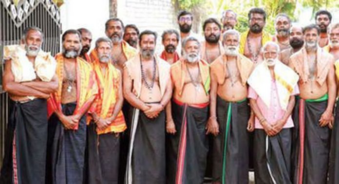 പന്തളത്തുനിന്ന് തിരുവാഭരണങ്ങൾ കൊണ്ടുപോകാൻ 26 പേർ പന്തളത്തുനിന്ന് തിരുവാഭരണങ്ങൾ കൊണ്ടുപോകാൻ 26 പേർ