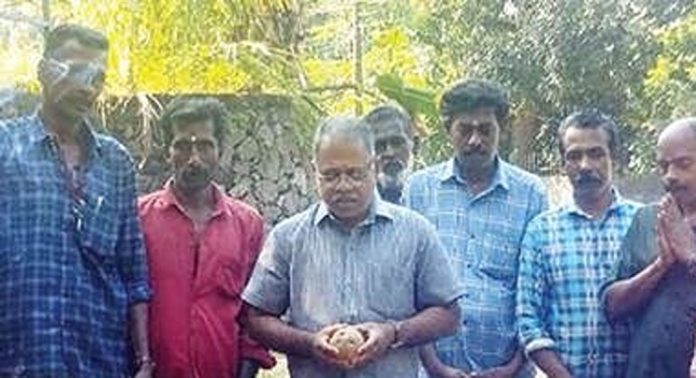 തിരുവാഭരണഘോഷയാത്ര ; പേരൂർച്ചാൽ-ആയിക്കൽ പാതയുടെ ശുചീകരണപ്രവർത്തനങ്ങൾ ആരംഭിച്ചു തിരുവാഭരണഘോഷയാത്ര ; പേരൂർച്ചാൽ-ആയിക്കൽ പാതയുടെ ശുചീകരണപ്രവർത്തനങ്ങൾ ആരംഭിച്ചു