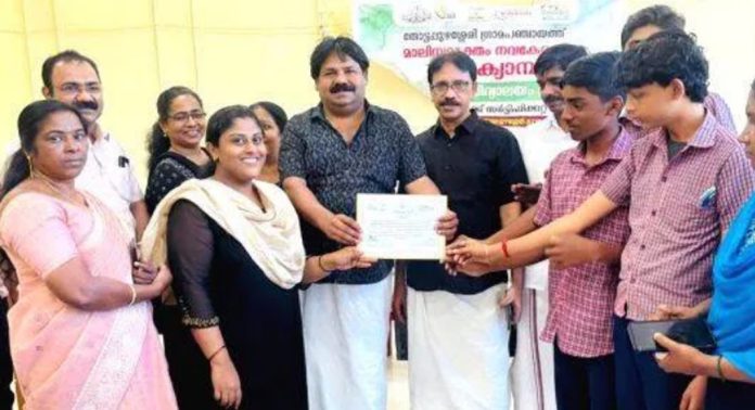 തോട്ടപ്പുഴശ്ശേരി ഗ്രാമപഞ്ചായത്തിലെ സമ്പൂർണ ഹരിത വിദ്യാലയം പ്രഖ്യാപനവും സർട്ടിഫിക്കറ്റ് വിതരണവും നടന്നു തോട്ടപ്പുഴശ്ശേരി ഗ്രാമപഞ്ചായത്തിലെ സമ്പൂർണ ഹരിത വിദ്യാലയം പ്രഖ്യാപനവും സർട്ടിഫിക്കറ്റ് വിതരണവും നടന്നു