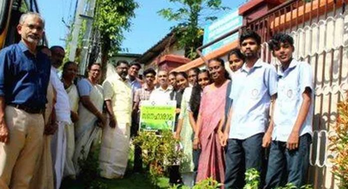 തുമ്പമൺ ഗ്രാമപഞ്ചായത്തില് സ്നേഹാരാമം പദ്ധതിയുടെ വാർഷികവും ‘മാലിന്യം വലിച്ചെറിയൽ വിരുദ്ധ വാരം’ പരിപാടിയുടെ പോസ്റ്റർ പ്രകാശനവും നടന്നു തുമ്പമൺ ഗ്രാമപഞ്ചായത്തില് സ്നേഹാരാമം പദ്ധതിയുടെ വാർഷികവും ‘മാലിന്യം വലിച്ചെറിയൽ വിരുദ്ധ വാരം’ പരിപാടിയുടെ പോസ്റ്റർ പ്രകാശനവും നടന്നു