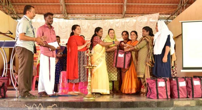 നൈർമല്യം പദ്ധതി ; കോട്ടാങ്ങൽ ഗ്രാമപഞ്ചായത്തിൽ കിറ്റുകൾ വിതരണം ചെയ്തു നൈർമല്യം പദ്ധതി ; കോട്ടാങ്ങൽ ഗ്രാമപഞ്ചായത്തിൽ കിറ്റുകൾ വിതരണം ചെയ്തു