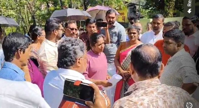 റാന്നി പഴവങ്ങാടി വലിയപറമ്പുപടിയില് കെ.എസ്.റ്റി.പിയുടെ ഓട നിർമ്മാണം ആരംഭിച്ചു റാന്നി പഴവങ്ങാടി വലിയപറമ്പുപടിയില് കെ.എസ്.റ്റി.പിയുടെ ഓട നിർമ്മാണം ആരംഭിച്ചു