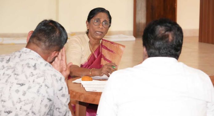 വനിതാ കമ്മിഷന് അദാലത്ത് : 15 പരാതികള്ക്ക് പരിഹാരം വനിതാ കമ്മിഷന് അദാലത്ത് : 15 പരാതികള്ക്ക് പരിഹാരം