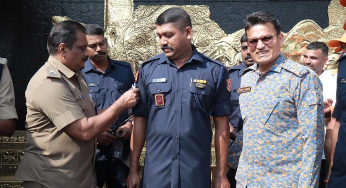 അയ്യപ്പസാന്നിധിയിൽ ഉദ്യോഗസ്ഥർക്ക് സ്ഥാനക്കയറ്റം നൽകി എൻഡിആർഎഫ് അയ്യപ്പസാന്നിധിയിൽ ഉദ്യോഗസ്ഥർക്ക് സ്ഥാനക്കയറ്റം നൽകി എൻഡിആർഎഫ്