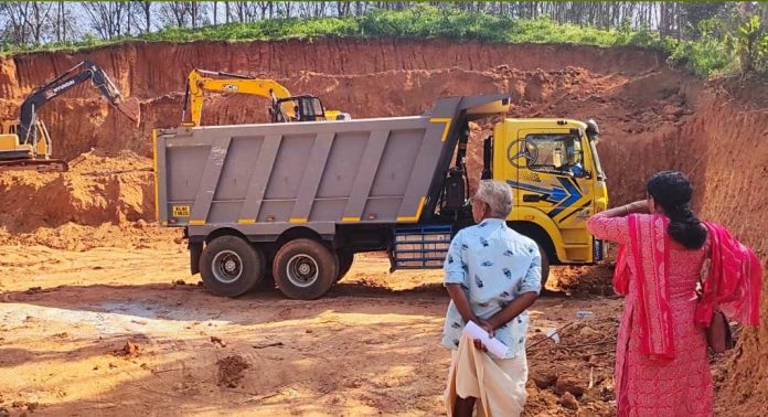 കലഞ്ഞൂർ മണക്കാട്ട്പുഴയിൽ അനധികൃത പച്ചമണ്ണെടുപ്പ് വ്യാപകം കലഞ്ഞൂർ മണക്കാട്ട്പുഴയിൽ അനധികൃത പച്ചമണ്ണെടുപ്പ് വ്യാപകം
