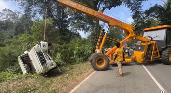 വടശ്ശേരിക്കര മണിയാറിൽ കാട്ടുപന്നി കുറുകെ ചാടി വാഹനം നിയന്ത്രണം വിട്ട് കുഴിയിലേക്ക് മറിഞ്ഞ് ഒരാൾക്ക് പരിക്ക് വടശ്ശേരിക്കര മണിയാറിൽ കാട്ടുപന്നി കുറുകെ ചാടി വാഹനം നിയന്ത്രണം വിട്ട് കുഴിയിലേക്ക് മറിഞ്ഞ് ഒരാൾക്ക് പരിക്ക്