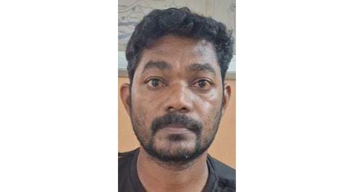 ക്ഷേത്രദർശനത്തിനെത്തിയ യുവതിക്കുനേരെ ലൈംഗികാതിക്രമം ; ചിറ്റാർ സ്വദേശി അറസ്റ്റിൽ ക്ഷേത്രദർശനത്തിനെത്തിയ യുവതിക്കുനേരെ ലൈംഗികാതിക്രമം ; ചിറ്റാർ സ്വദേശി അറസ്റ്റിൽ