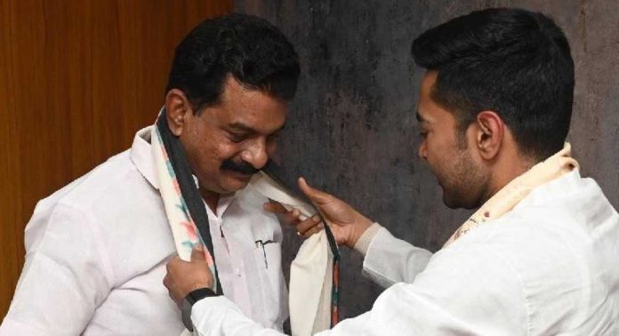 പി വി അൻവർ തൃണമൂൽ കോൺഗ്രസിൽ ചേർന്നു പി വി അൻവർ തൃണമൂൽ കോൺഗ്രസിൽ ചേർന്നു
