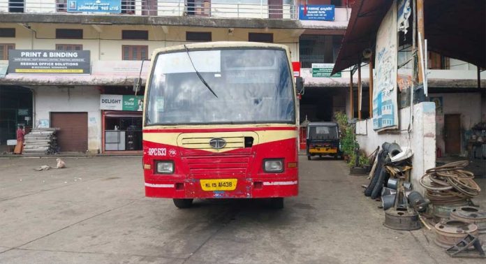 കോന്നി – തൃശൂർ ഫാസ്റ്റ് പാസഞ്ചർ സർവീസ് നിലച്ചു കോന്നി – തൃശൂർ ഫാസ്റ്റ് പാസഞ്ചർ സർവീസ് നിലച്ചു