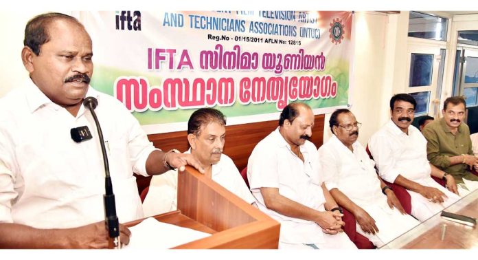 സിനിമ മേഖലയെ തകര്ക്കുവാനുള്ള ശ്രമങ്ങളെ ചെറുത്തുതോല്പ്പിക്കണം : പ്രൊഫ. സതീഷ് കൊച്ചുപറമ്പില് സിനിമ മേഖലയെ തകര്ക്കുവാനുള്ള ശ്രമങ്ങളെ ചെറുത്തുതോല്പ്പിക്കണം : പ്രൊഫ. സതീഷ് കൊച്ചുപറമ്പില്