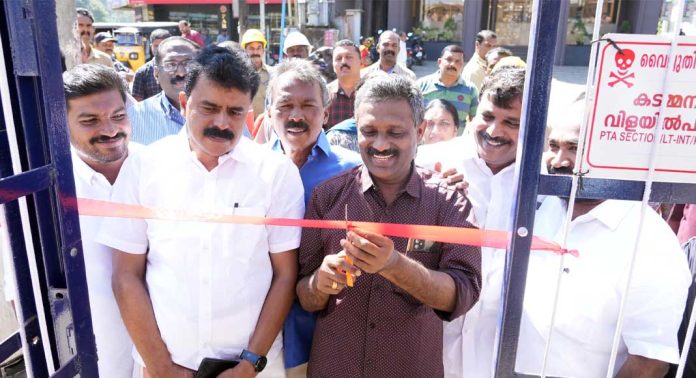 പത്തനംതിട്ട നഗരത്തിൽ വൈദ്യുതി വിതരണത്തിന് മൂന്ന് പുതിയ ട്രാൻസ്ഫോമറുകൾ പത്തനംതിട്ട നഗരത്തിൽ വൈദ്യുതി വിതരണത്തിന് മൂന്ന് പുതിയ ട്രാൻസ്ഫോമറുകൾ