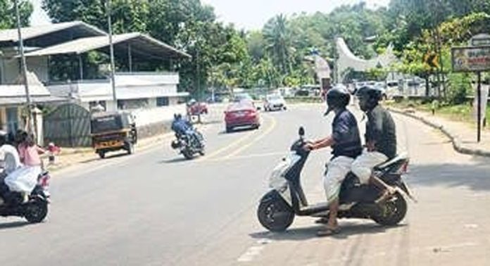 സിഗ്നൽ പോലുമില്ലാതെ അടൂര് വട്ടത്തറപ്പടി ; വട്ടം കറങ്ങി യാത്രക്കാര് സിഗ്നൽ പോലുമില്ലാതെ അടൂര് വട്ടത്തറപ്പടി ; വട്ടം കറങ്ങി യാത്രക്കാര്