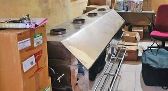 ചെങ്ങന്നൂർ നഗരസഭയില് വാങ്ങിയ സഞ്ചരിക്കുന്ന ശ്മശാനം ഒരുവർഷമായിട്ടും പ്രവർത്തിക്കുന്നില്ല ചെങ്ങന്നൂർ നഗരസഭയില് വാങ്ങിയ സഞ്ചരിക്കുന്ന ശ്മശാനം ഒരുവർഷമായിട്ടും പ്രവർത്തിക്കുന്നില്ല