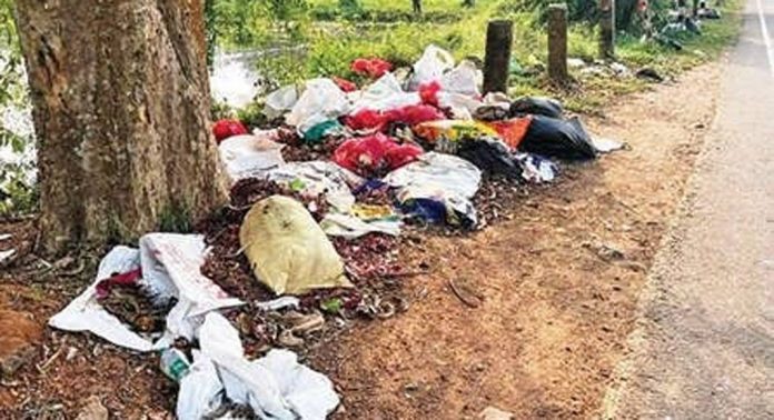 ചാരുംമൂട് കെ.പി. റോഡിലും വെട്ടിക്കോട് പുഞ്ചയിലും വീണ്ടും മാലിന്യം തള്ളി ചാരുംമൂട് കെ.പി. റോഡിലും വെട്ടിക്കോട് പുഞ്ചയിലും വീണ്ടും മാലിന്യം തള്ളി