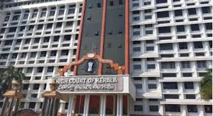മുനമ്പം വഖ്ഫ് ഭൂമി വിഷയം ; സംസ്ഥാന സർക്കാരിനോട് ചോദ്യശരങ്ങളുമായി ഹൈക്കോടതി മുനമ്പം വഖ്ഫ് ഭൂമി വിഷയം ; സംസ്ഥാന സർക്കാരിനോട് ചോദ്യശരങ്ങളുമായി ഹൈക്കോടതി