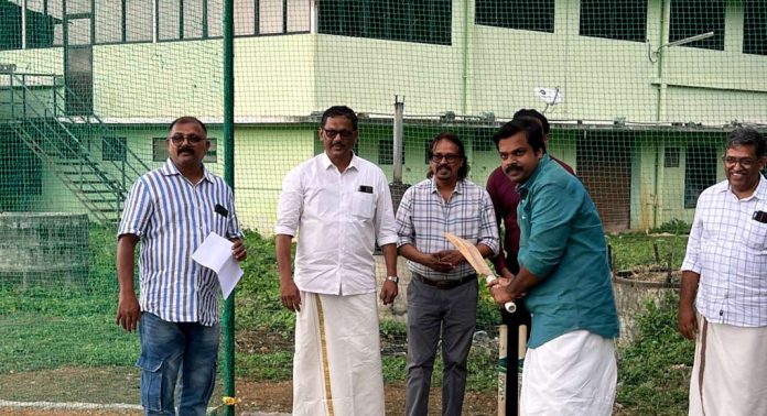 പ്രമാടം ഇൻഡോർ സ്റ്റേഡിയത്തിൽ ക്രിക്കറ്റ് പരിശീലനം ആരംഭിച്ചു പ്രമാടം ഇൻഡോർ സ്റ്റേഡിയത്തിൽ ക്രിക്കറ്റ് പരിശീലനം ആരംഭിച്ചു