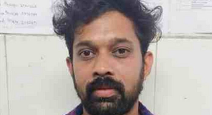 ലൈംഗികാതിക്രമക്കേസിൽ റിമാൻഡിലായ മേക്കപ്പ് മാൻ രുചിത് മോനെ ഫെഫ്ക സസ്പെൻഡ് ചെയ്തു ലൈംഗികാതിക്രമക്കേസിൽ റിമാൻഡിലായ മേക്കപ്പ് മാൻ രുചിത് മോനെ ഫെഫ്ക സസ്പെൻഡ് ചെയ്തു