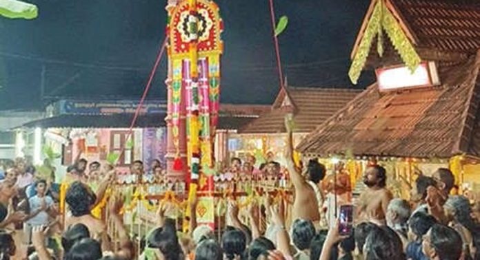 ഇളമണ്ണൂർ ശ്രീനാരായണപുരം മഹാവിഷ്ണു ക്ഷേത്രത്തിലെ ഉത്സവത്തിന് കൊടിയേറി ഇളമണ്ണൂർ ശ്രീനാരായണപുരം മഹാവിഷ്ണു ക്ഷേത്രത്തിലെ ഉത്സവത്തിന് കൊടിയേറി