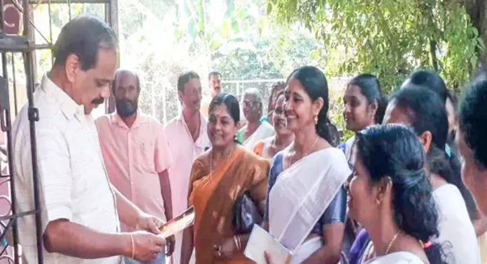 മണിപ്പുഴ ക്ഷേത്രോത്സവ നടത്തിപ്പ് ഏറ്റെടുത്ത് വനിതകൾ മണിപ്പുഴ ക്ഷേത്രോത്സവ നടത്തിപ്പ് ഏറ്റെടുത്ത് വനിതകൾ