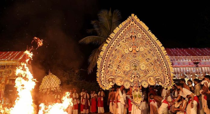കോട്ടാങ്ങൽ വലിയ പടയണി ഇന്ന് : ഇന്നലെ കുളത്തൂര് കരയുടെ വലിയ പടയണി നടന്നു കോട്ടാങ്ങൽ വലിയ പടയണി ഇന്ന് : ഇന്നലെ കുളത്തൂര് കരയുടെ വലിയ പടയണി നടന്നു