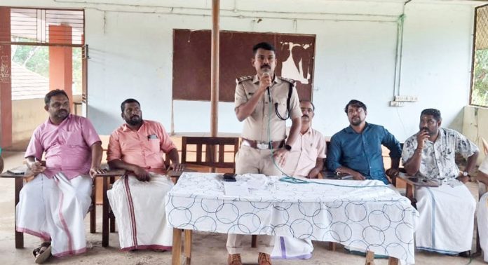 തോട്ടക്കോണം ഗവ.ഹയർ സെക്കണ്ടറി സ്കൂളില് നിയമ ബോധവത്ക്കരണ ക്ലാസ്സ് നടത്തി തോട്ടക്കോണം ഗവ.ഹയർ സെക്കണ്ടറി സ്കൂളില് നിയമ ബോധവത്ക്കരണ ക്ലാസ്സ് നടത്തി