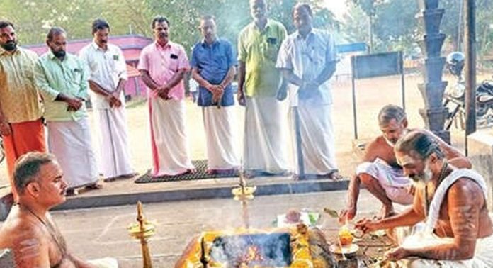 പടനിലം പരബ്രഹ്മക്ഷേത്രത്തിൽ സുകൃതഹോമം നടന്നു പടനിലം പരബ്രഹ്മക്ഷേത്രത്തിൽ സുകൃതഹോമം നടന്നു