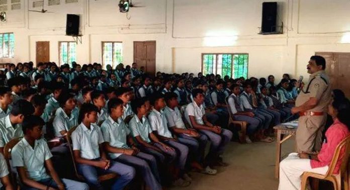 റാന്നി എസ്.സി.എച്ച്.എസ്.എസിൽ ബോധവത്കരണ ക്ലാസ് നടത്തി റാന്നി എസ്.സി.എച്ച്.എസ്.എസിൽ ബോധവത്കരണ ക്ലാസ് നടത്തി
