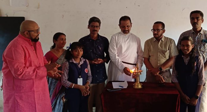 തലവടി സിഎംഎസ് ഹൈസ്കൂളിൽ പരീക്ഷ മാർഗ്ഗ നിർദ്ദേശക സെമിനാർ നടത്തി തലവടി സിഎംഎസ് ഹൈസ്കൂളിൽ പരീക്ഷ മാർഗ്ഗ നിർദ്ദേശക സെമിനാർ നടത്തി