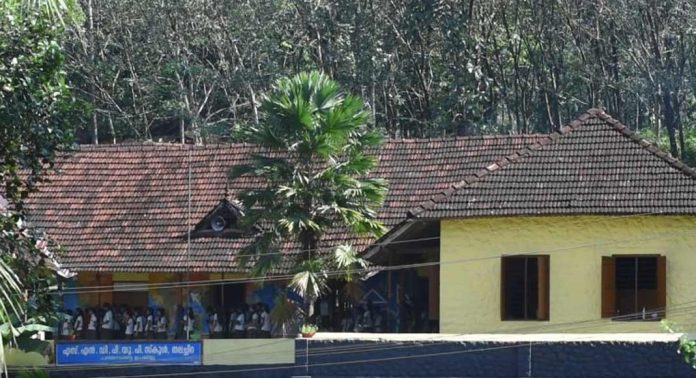 തലച്ചിറ എസ്.എൻ.ഡി.പി.യു.പി.സ്കൂളിന്റെ പുനർനിർമ്മാണ പ്രവർത്തനങ്ങൾ ആരംഭിച്ചു തലച്ചിറ എസ്.എൻ.ഡി.പി.യു.പി.സ്കൂളിന്റെ പുനർനിർമ്മാണ പ്രവർത്തനങ്ങൾ ആരംഭിച്ചു