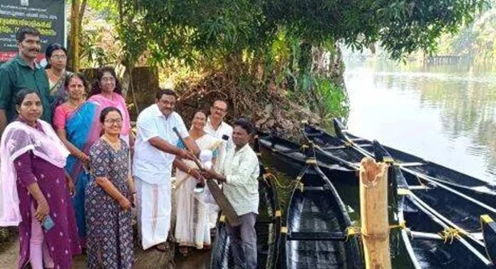 ജനകീയാസൂത്രണ പദ്ധതി ; പെരിങ്ങര പഞ്ചായത്തിലെ മത്സ്യത്തൊഴിലാളികൾക്ക് വള്ളവും വലയും നൽകി ജനകീയാസൂത്രണ പദ്ധതി ; പെരിങ്ങര പഞ്ചായത്തിലെ മത്സ്യത്തൊഴിലാളികൾക്ക് വള്ളവും വലയും നൽകി
