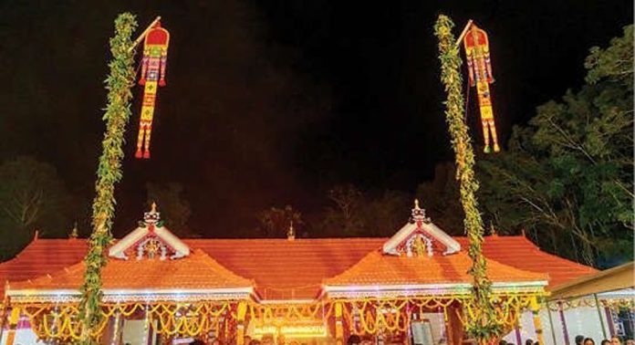 തോട്ടുവാ കണ്ണമ്പള്ളിൽ ദേവീക്ഷേത്രത്തിലെ കുംഭഭരണി ഉത്സവത്തിന് കൊടിയേറി തോട്ടുവാ കണ്ണമ്പള്ളിൽ ദേവീക്ഷേത്രത്തിലെ കുംഭഭരണി ഉത്സവത്തിന് കൊടിയേറി