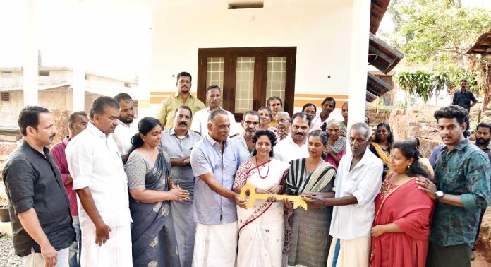 ഡോ. എം. എസ്. സുനിലിന്റെ 344 -മത് സ്നേഹഭവനം വത്സയ്ക്കും കുടുംബത്തിനും ഡോ. എം. എസ്. സുനിലിന്റെ 344 -മത് സ്നേഹഭവനം വത്സയ്ക്കും കുടുംബത്തിനും