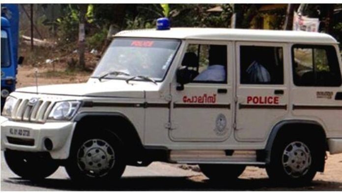 വീട്ടുജോലിക്കാരുടെ ബന്ധുക്കളുടെയോ സുഹൃത്തുക്കളെയോ വീട് സന്ദര്ശിക്കാന് അനുവദിക്കരുത് ; പ്രായമായവര് മാത്രമുള്ള വീടുകള്ക്ക് സുരക്ഷാ നിര്ദേശങ്ങളുമായി പോലീസ് വീട്ടുജോലിക്കാരുടെ ബന്ധുക്കളുടെയോ സുഹൃത്തുക്കളെയോ വീട് സന്ദര്ശിക്കാന് അനുവദിക്കരുത് ; പ്രായമായവര് മാത്രമുള്ള വീടുകള്ക്ക് സുരക്ഷാ നിര്ദേശങ്ങളുമായി പോലീസ്