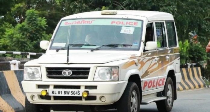രോഗിയുമായി സഞ്ചരിച്ച ആംബുലന്സിന് വഴിമുടക്കിയ മൂന്ന് സ്വകാര്യ ബസുകള്ക്കെതിരെ കേസ് രോഗിയുമായി സഞ്ചരിച്ച ആംബുലന്സിന് വഴിമുടക്കിയ മൂന്ന് സ്വകാര്യ ബസുകള്ക്കെതിരെ കേസ്