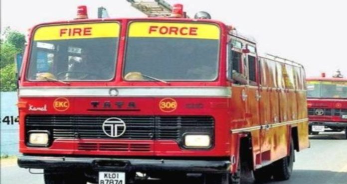 നിര്മാണ പ്രവര്ത്തനങ്ങള്ക്കിടെ അപകടം ; നാലുപേര്ക്ക് പരിക്ക് നിര്മാണ പ്രവര്ത്തനങ്ങള്ക്കിടെ അപകടം ; നാലുപേര്ക്ക് പരിക്ക്