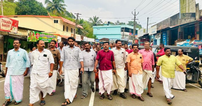 തണ്ണിത്തോട്ടിൽ ജനകീയ കൂട്ടായ്മ പ്രവർത്തകരെ ആക്രമിച്ച സംഭവം ; പ്രതിഷേധ പ്രകടനവും യോഗവും സംഘടിപ്പിച്ചു തണ്ണിത്തോട്ടിൽ ജനകീയ കൂട്ടായ്മ പ്രവർത്തകരെ ആക്രമിച്ച സംഭവം ; പ്രതിഷേധ പ്രകടനവും യോഗവും സംഘടിപ്പിച്ചു