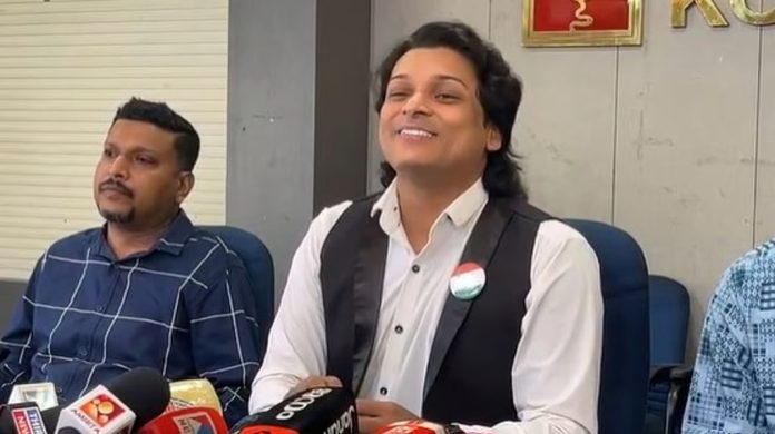കെആര് മീരയുടെ പ്രസംഗത്തിനെതിരെ പരാതി നല്കി രാഹുല് ഈശ്വര് കെആര് മീരയുടെ പ്രസംഗത്തിനെതിരെ പരാതി നല്കി രാഹുല് ഈശ്വര്