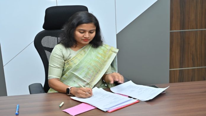 പാലക്കാട് ജില്ലാ കളക്ടറായി ജി പ്രിയങ്ക ചുമതലയേറ്റു പാലക്കാട് ജില്ലാ കളക്ടറായി ജി പ്രിയങ്ക ചുമതലയേറ്റു