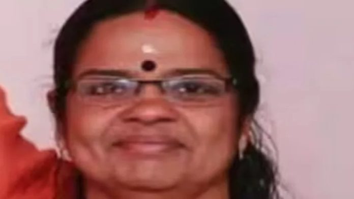 വിരണ്ടോടിയ കാള കുത്തിവീഴ്ത്തിയ വീട്ടമ്മ ചികിത്സയിലിരിക്കെ മരിച്ചു വിരണ്ടോടിയ കാള കുത്തിവീഴ്ത്തിയ വീട്ടമ്മ ചികിത്സയിലിരിക്കെ മരിച്ചു