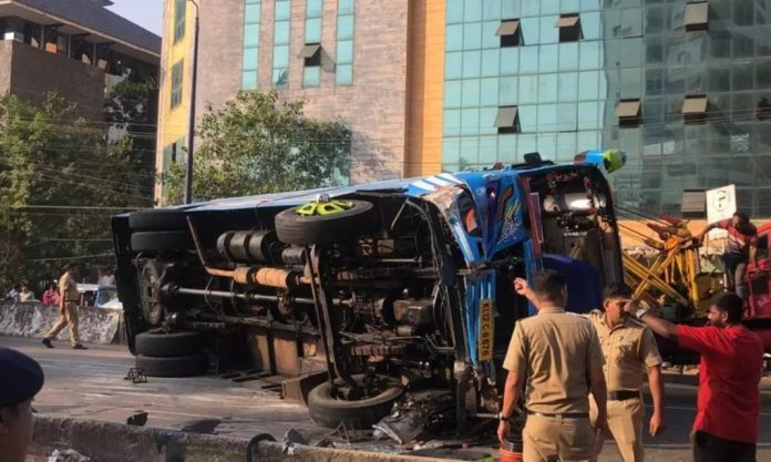 അരയിടത്ത് പാലം ബസ് അപകടം ; അപകടകാരണം അമിത വേഗത : മോട്ടോർ വാഹന വകുപ്പ് അരയിടത്ത് പാലം ബസ് അപകടം ; അപകടകാരണം അമിത വേഗത : മോട്ടോർ വാഹന വകുപ്പ്