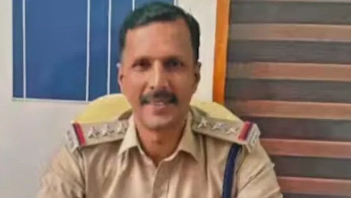 സ്ത്രീകളോട് അപമര്യാദയായി പെരുമാറി ; ഇടുക്കി കമ്പംമെട്ട് സി ഐക്കെതിരെ പരാതി സ്ത്രീകളോട് അപമര്യാദയായി പെരുമാറി ; ഇടുക്കി കമ്പംമെട്ട് സി ഐക്കെതിരെ പരാതി