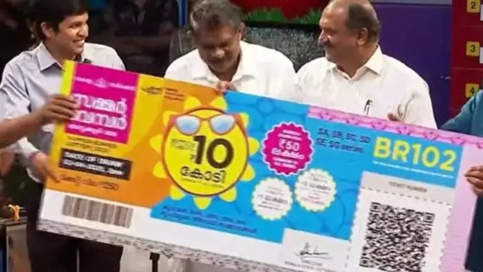 പത്തു കോടിയുടെ സമ്മർ ബമ്പർ വിപണിയിൽ പത്തു കോടിയുടെ സമ്മർ ബമ്പർ വിപണിയിൽ