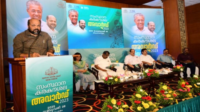 കരകൗശലരംഗം ഇനിയും മുന്നേറണം, വിപണി കൂടുതൽ ശക്തിപ്പെടുത്തണം : മന്ത്രി പി രാജീവ് കരകൗശലരംഗം ഇനിയും മുന്നേറണം, വിപണി കൂടുതൽ ശക്തിപ്പെടുത്തണം : മന്ത്രി പി രാജീവ്