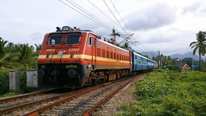 ലൈംഗികാതിക്രമം ചെറുത്തു ; ഗര്ഭിണിയെ ഓടിക്കൊണ്ടിരുന്ന ട്രെയിനില്നിന്നു തള്ളി താഴെയിട്ടു ലൈംഗികാതിക്രമം ചെറുത്തു ; ഗര്ഭിണിയെ ഓടിക്കൊണ്ടിരുന്ന ട്രെയിനില്നിന്നു തള്ളി താഴെയിട്ടു