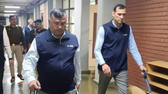 വീണ്ടും ബോംബ് ഭീഷണി : ഡൽഹിയിലെ സ്കൂളുകളിൽ ക്ലാസുകൾ ഓൺലൈനായി വീണ്ടും ബോംബ് ഭീഷണി : ഡൽഹിയിലെ സ്കൂളുകളിൽ ക്ലാസുകൾ ഓൺലൈനായി