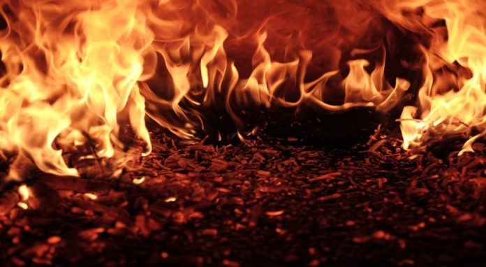 ചേർത്തലയിൽ വീടിന് തീപിടിച്ചു ; രണ്ട് ലക്ഷം രൂപയുടെ നാശനഷ്ടം ചേർത്തലയിൽ വീടിന് തീപിടിച്ചു ; രണ്ട് ലക്ഷം രൂപയുടെ നാശനഷ്ടം